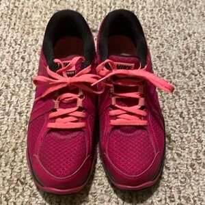 Nike Dual Fusion Sneakers